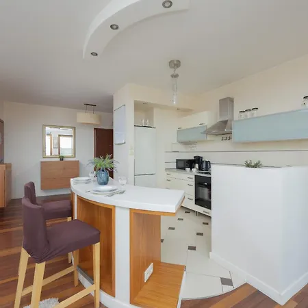 Cozy With Terrace Near Zachodnia By Renters Appartement Varsovie