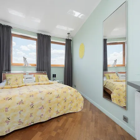 Apartment Cozy With Terrace Near Zachodnia By Renters