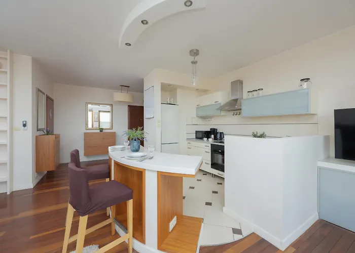 Cozy With Terrace Near Zachodnia By Renters Apartment Warsaw