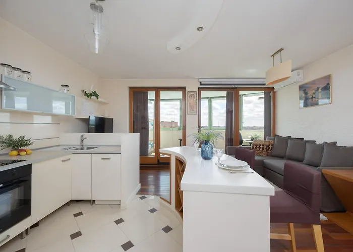 Cozy With Terrace Near Zachodnia By Renters * Warsaw