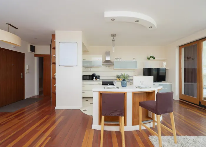 Cozy With Terrace Near Zachodnia By Renters Apartment *