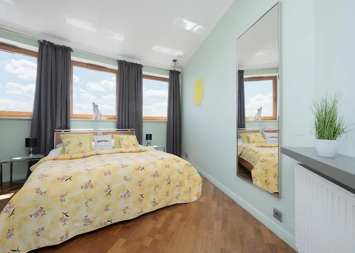 Apartment Cozy With Terrace Near Zachodnia By Renters