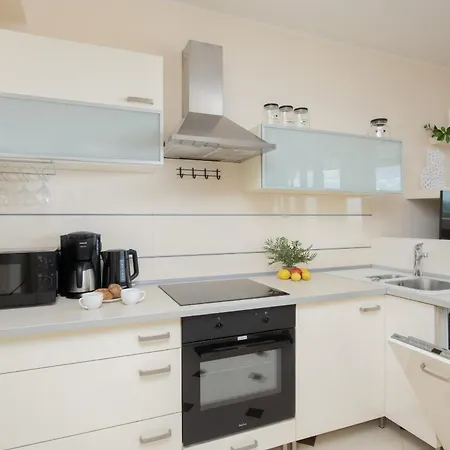 شقة Cozy With Terrace Near Zachodnia By Renters وارسو