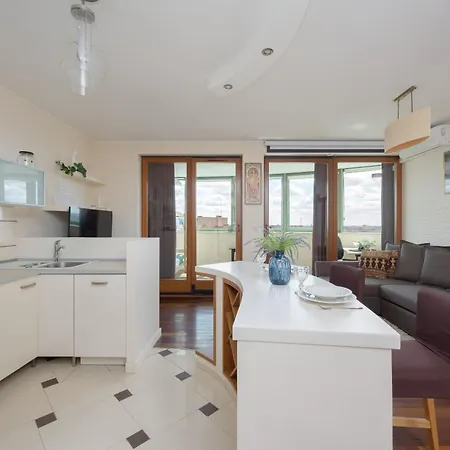 Cozy With Terrace Near Zachodnia By Renters * وارسو