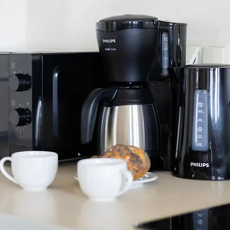 Cozy With Terrace Near Zachodnia By Renters شقة وارسو