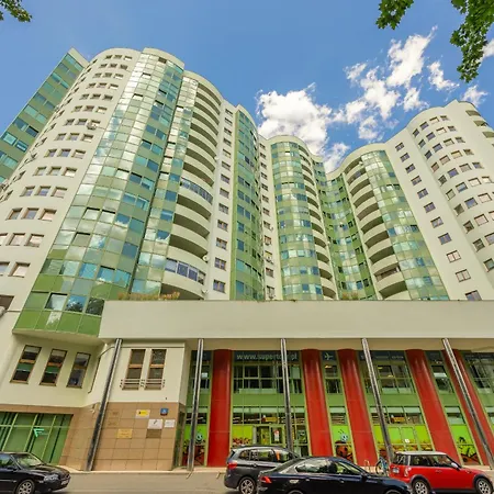 Cozy With Terrace Near Zachodnia By Renters شقة وارسو