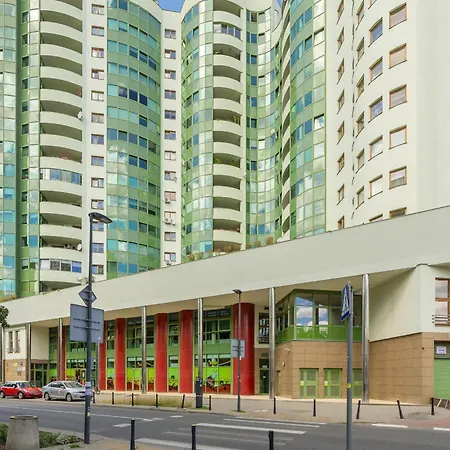 Cozy With Terrace Near Zachodnia By Renters * 华沙